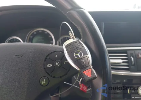 2011 Mercedes-Benz E 350 4Matic z USA, uszkodzony, nr VIN WDDHF8HB8BA463304